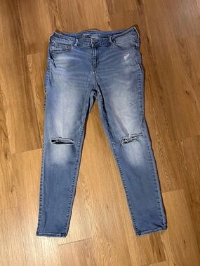 Old Navy Light Blue Skinny Jeans with Knee Rips